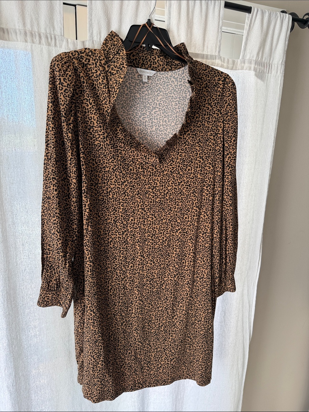 crown & ivy Brown Leopard-Print Long Sleeve V-Neck Dress